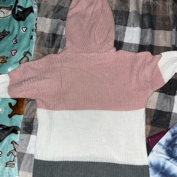 Tri color sweater - Picture 3 of 5